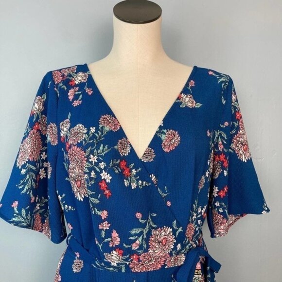 TRIXXI Clothing Company Midnight Blue Crepe Floral Suplice Romper Women's Size M - Picture 2 of 12
